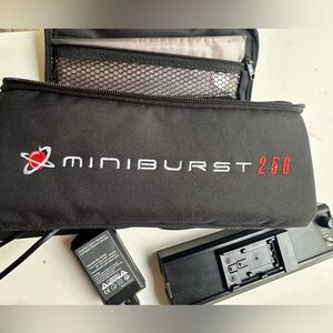 New Miniburst 256 LED Portable Light System Video Light Kit and manual